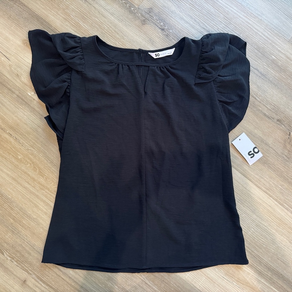 NWT SO Flutter Sleeve Keyhole Top
Size Large